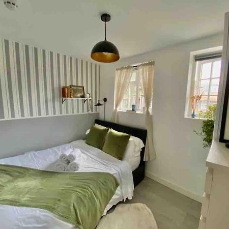 One Bedroom Putney Village Flat London Exterior foto